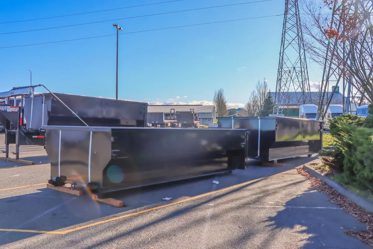 Professional dumpster rental and junk removal service in Fountainebleau